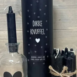 Koker met 7 kaarsjes en fles met tekst : Dikke knuffel at GrappigSpul