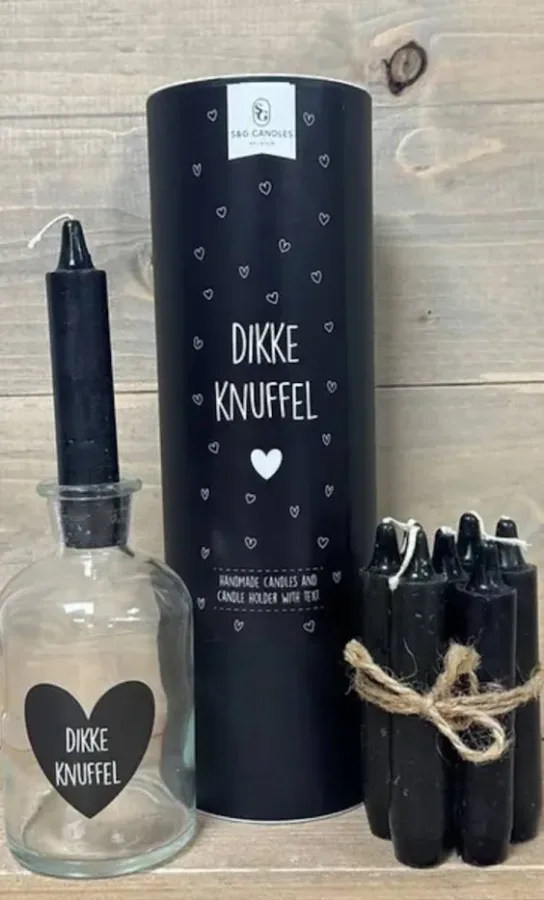 Koker met 7 kaarsjes en fles met tekst : Dikke knuffel bij GrappigSpul